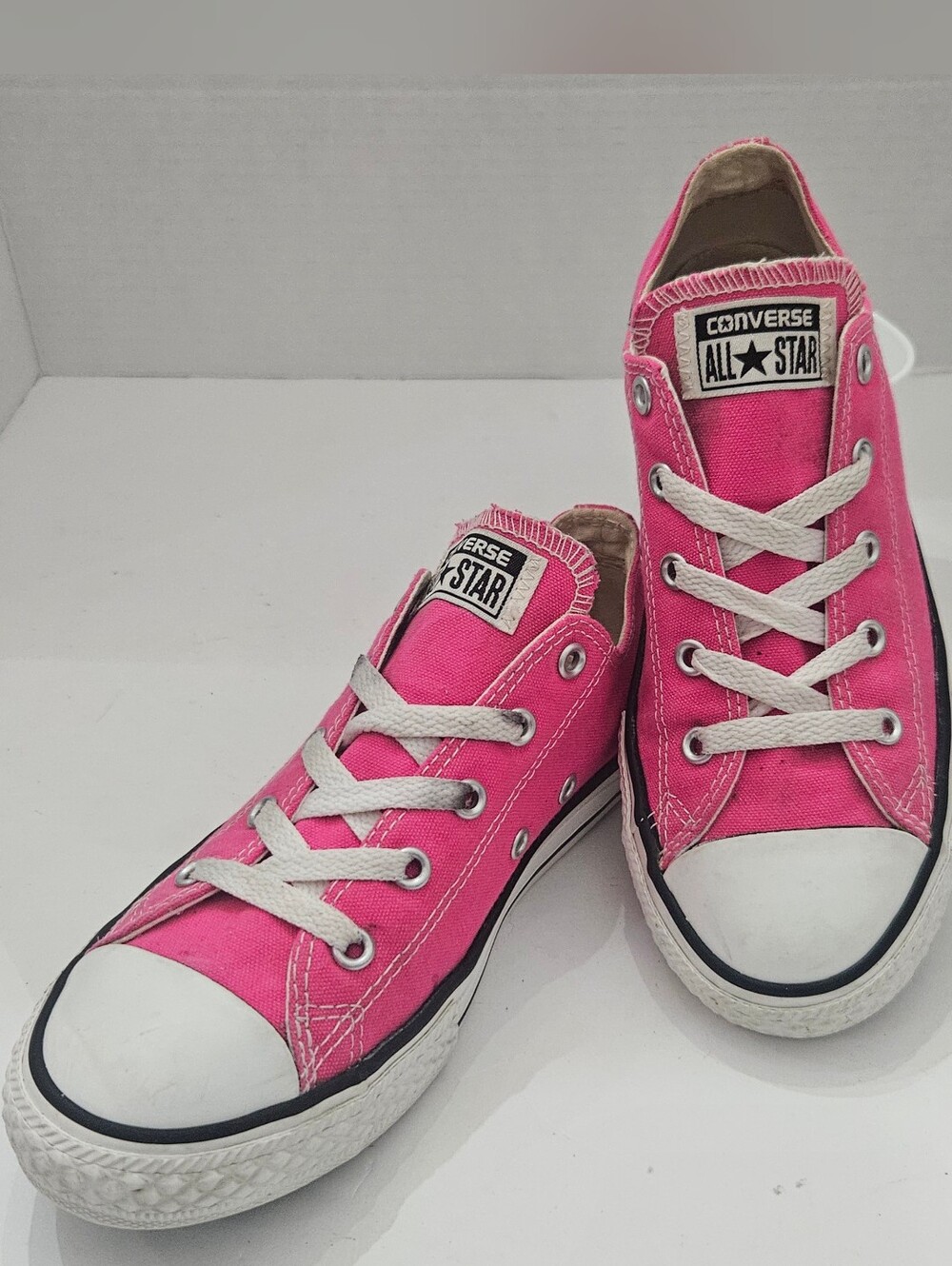 Converse Chuck Taylor All Star Low Pink Glo Youth 3 / Women’s 5